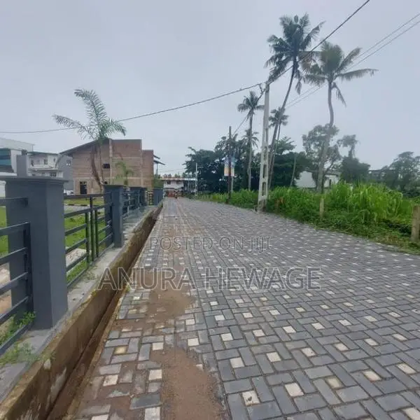 අතුරුගිරිය අධිවේගී මාර්ගයට ආසන්නව ඉඩමක් විකිණීමට ඇත (ID : AT109S)