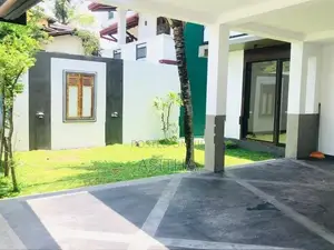 අනර්ග දෙමහල් නිවසක් පිළියන්දල