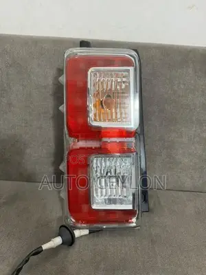 Daihatsu Wake Taillight Tail Light Taillamp Lamp