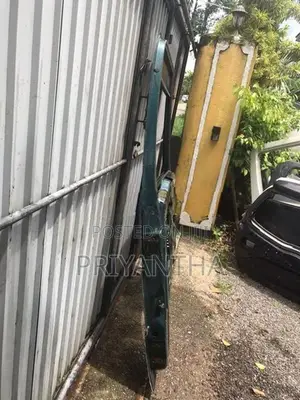 Mitshubshi Bola Rosa Driver Door