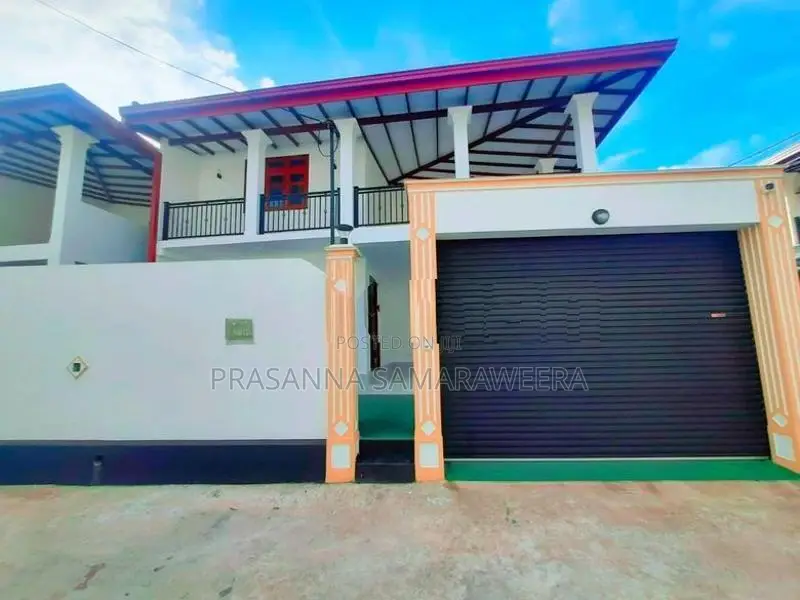 Brand New solid Modern super luxury piliyandala close by