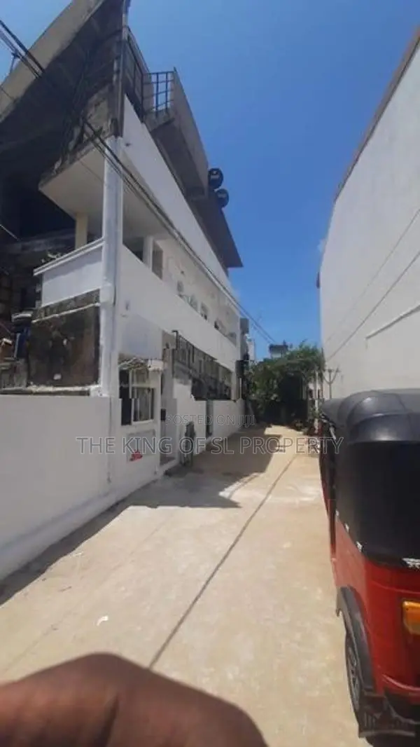 House for sale in Colombo 05
