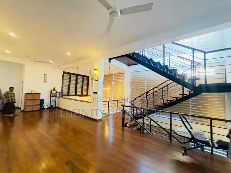 (ARN96) Luxury House Sale in Nugegoda