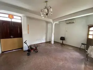 9P Property facing Rosmead place Colombo 7 For Sale