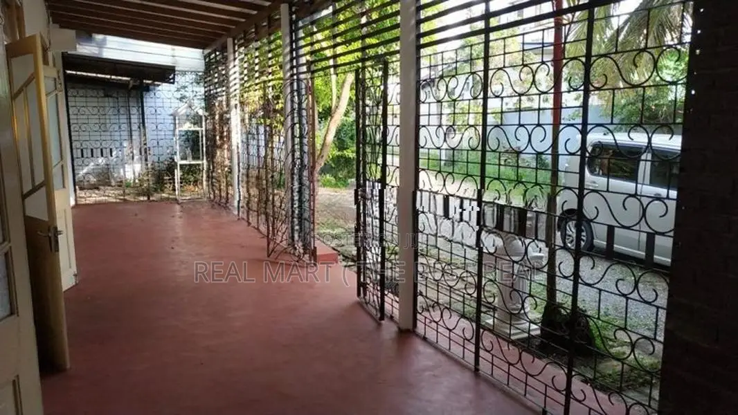 Nugegoda : 23P , 7BR House for Sale facing Highlevel Road