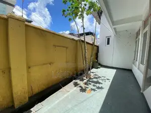 9P Property facing Rosmead place Colombo 7 For Sale