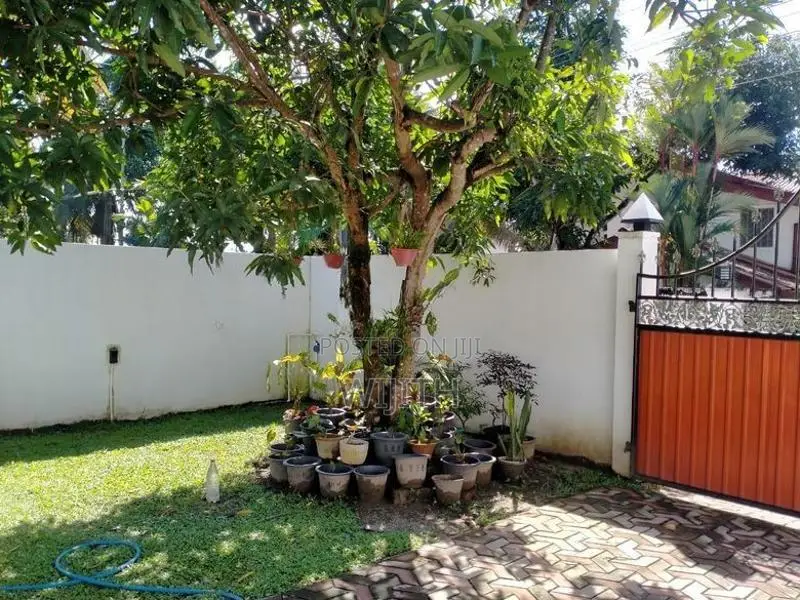 ප්‍රධාන මාර්ගයට ආසන්නව කාමර 3 නිවසක් විකිණීමට