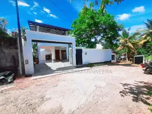 Modern Brand New Solid Super Luxury House-Piliyandala