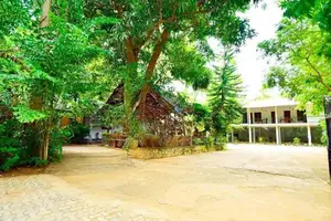 Polannaruwa : 13BR (115p) Luxury Hotel for Sale in Polannaruwa.