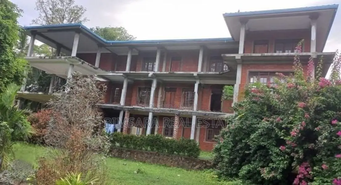 Lake Front 18 Room Hotel for Sale (LC 1708)