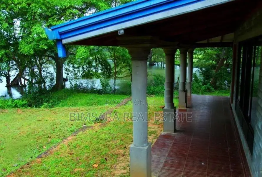 Lake Front 18 Room Hotel for Sale (LC 1708)
