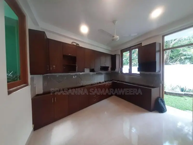 අති සුඛෝපභෝගී නවීනතම සුවිසල් දෙමහල් නිවස විකිණීමට Piliyandala Town