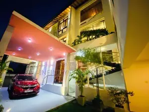 Swim Pool With Luxury House & 30 P Sale At Pelawatha