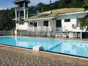 Kandy : 14 A/C BR (85p) Hotel for sale Infront of Lake Round
