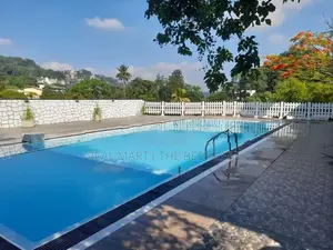 Kandy : 14 A/C BR (85p) Hotel for sale Infront of Lake Round