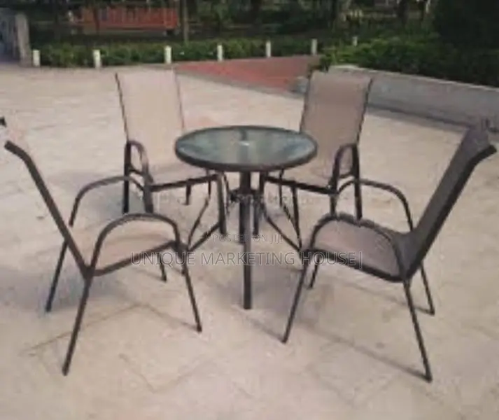 Outdoor Round Table