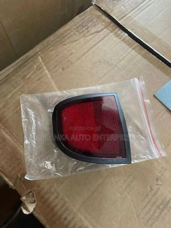 Mitsubishi L200 Reflector Light