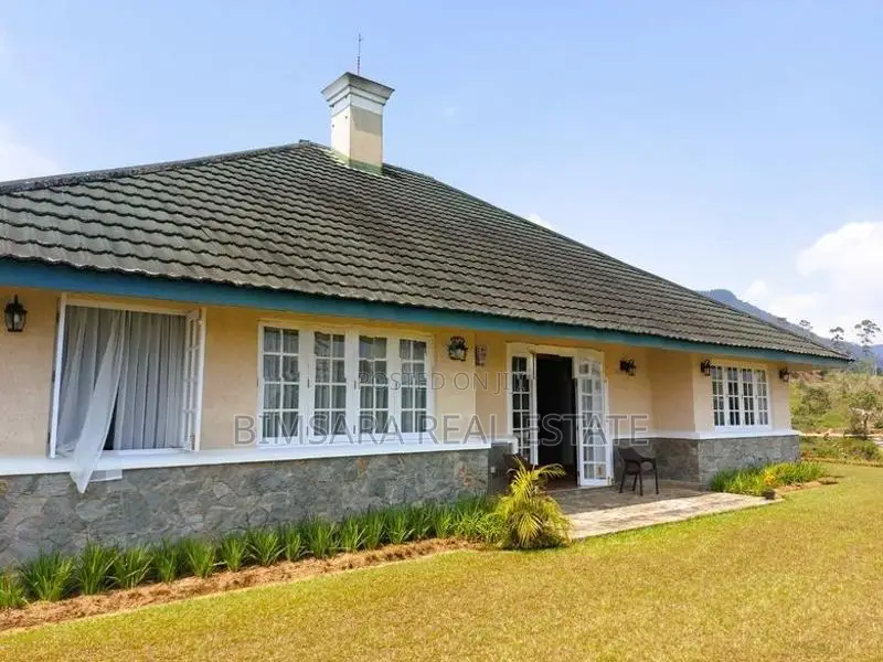 Luxurious 3 Bedroom Bungalow Overlooking the Misty Mountains (SH 15030