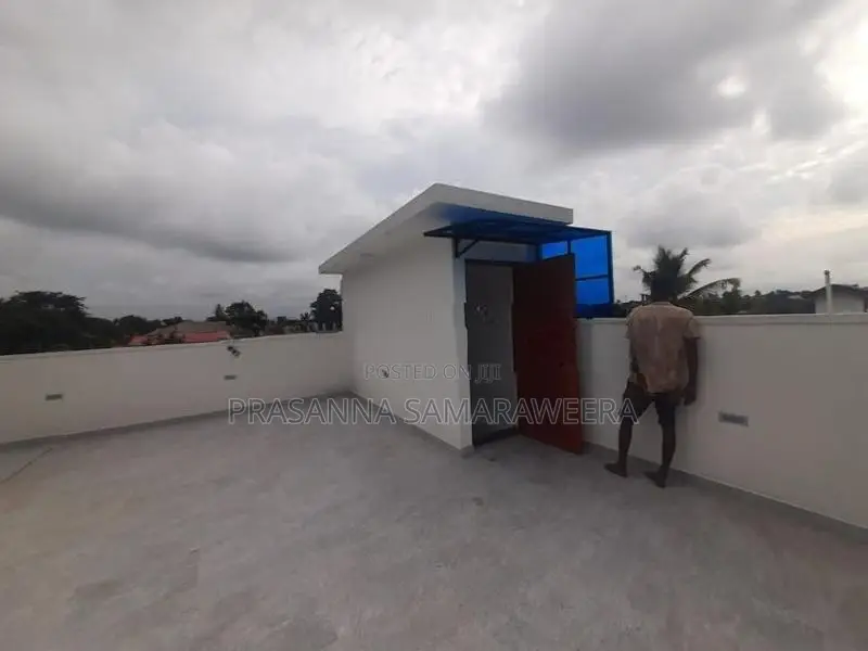 Brand new super luxury uncommon house in piliyandala