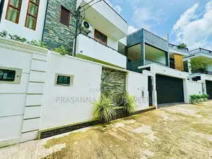 අලංකාර අති සුඛෝපභෝගී නවීනතම සුවිසල් දෙමහල් නිවස piliyandala