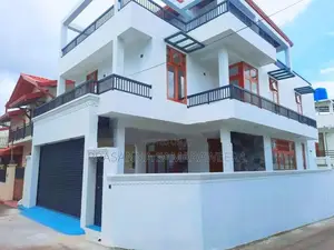 සුඛෝපභෝගී අලංකාර අති නවීනතම සුවිසල් දෙමහල් නිවස Piliyandala