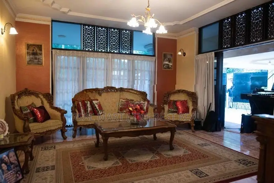 Kelaniya : 9 Bedrooms (43 Perch) Luxury Villa for sale at Wanawasala
