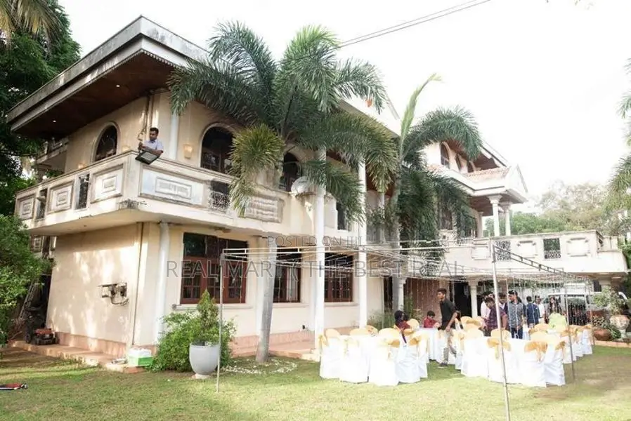 Kelaniya : 9 Bedrooms (43 Perch) Luxury Villa for sale at Wanawasala