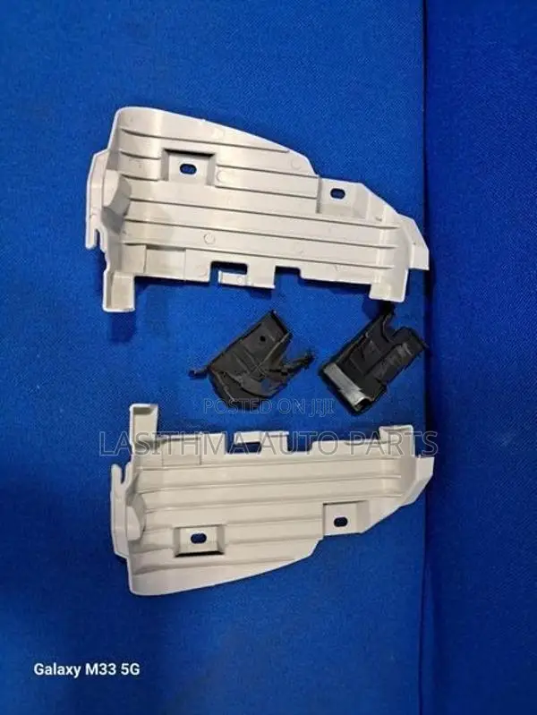 Toyota Pirus W30 Signal Lamp Bracket L R