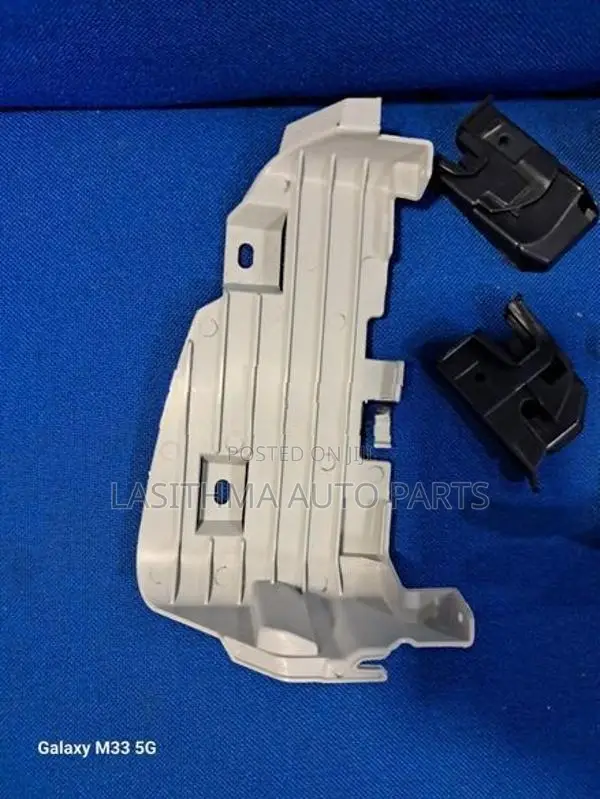 Toyota Pirus W30 Signal Lamp Bracket L R