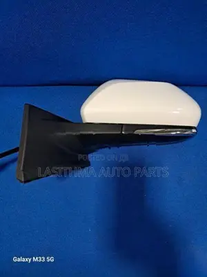 Toyota Pirus W50 Side Mirror L R