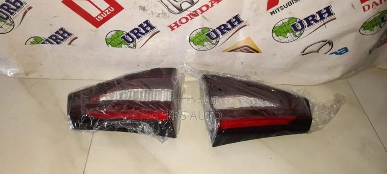 Toyota Raize Dicky Garnish Light