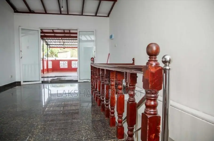 3story Building for Sale in Boralesgamuwa Lake Road