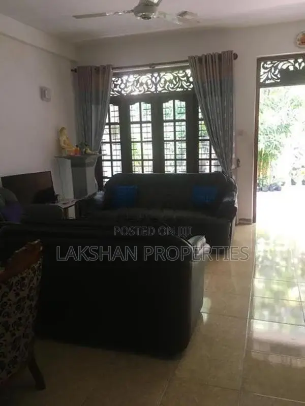 House For Sale In Boralesgamuwa Lake Road