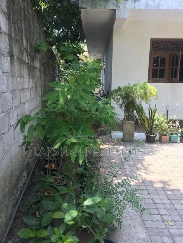 House For Sale In Boralesgamuwa Lake Road