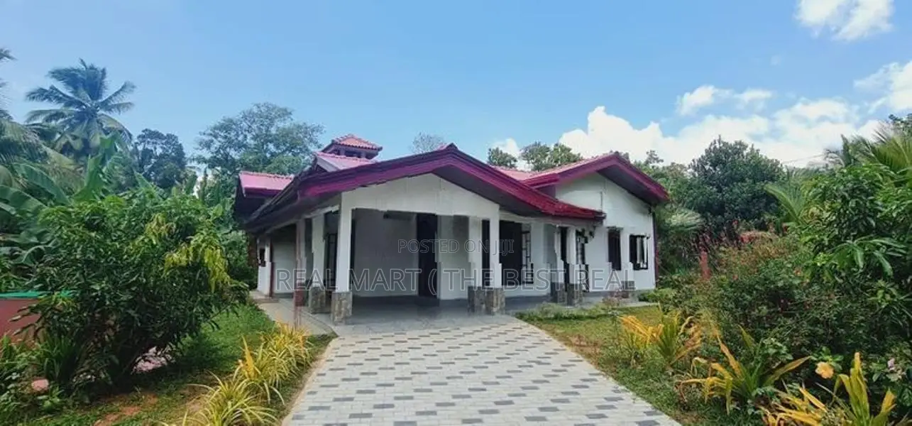 කුරුණෑගල : 3BR (30P) මස්පොත අලුත්ම නිවසක් විකිණීමට ඇත