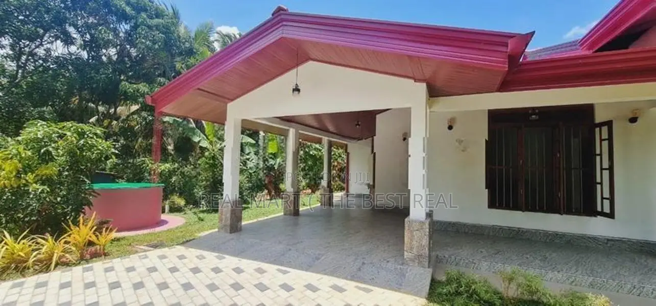 කුරුණෑගල : 3BR (30P) මස්පොත අලුත්ම නිවසක් විකිණීමට ඇත