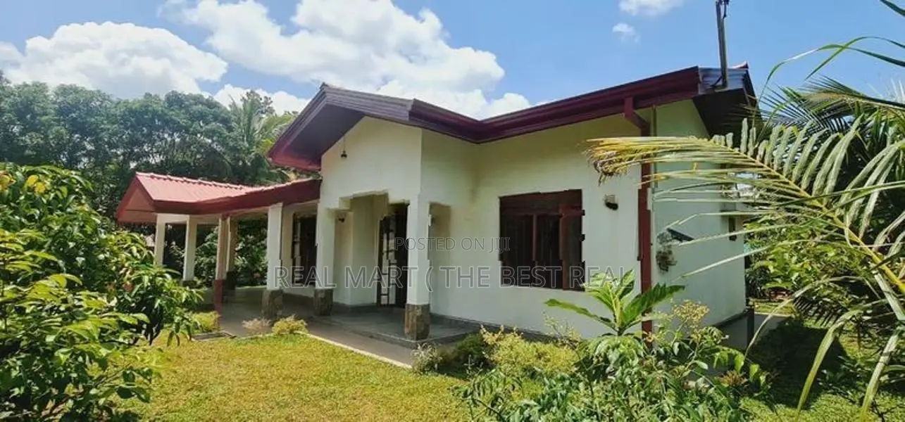කුරුණෑගල : 3BR (30P) මස්පොත අලුත්ම නිවසක් විකිණීමට ඇත