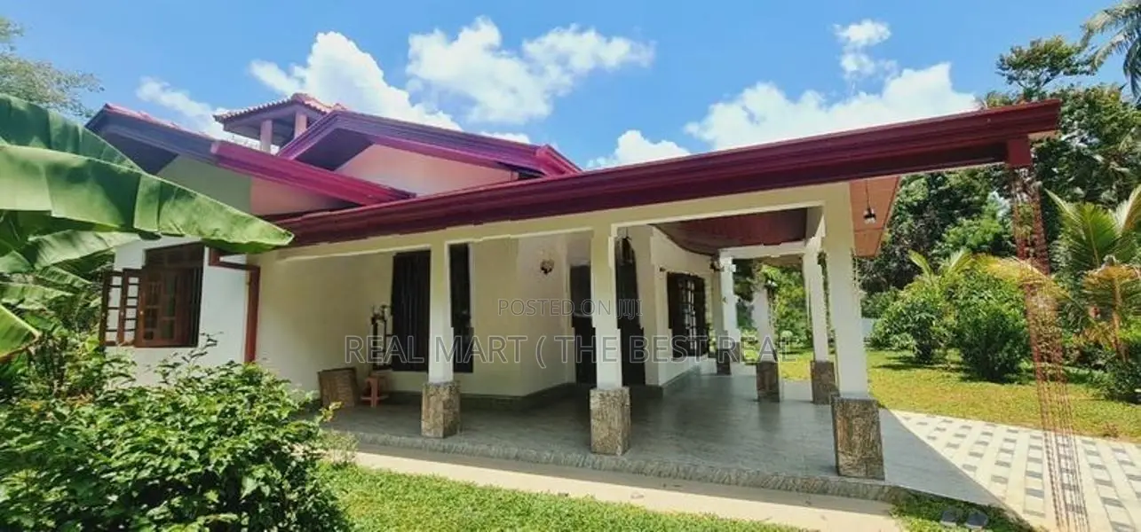 කුරුණෑගල : 3BR (30P) මස්පොත අලුත්ම නිවසක් විකිණීමට ඇත