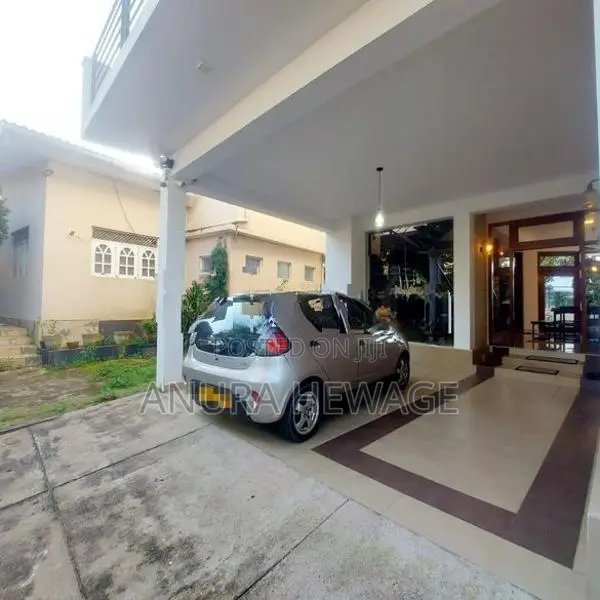 Luxurious Fully Furnished House for Sale Battaramulla. ( ID : BTH03 )
