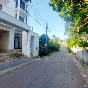 බත්තරමුල්ලේ සුඛෝපභෝගී අංග සම්පූර්ණ නිවසක් විකිණීමට ඇත. (ID: BTH03S)
