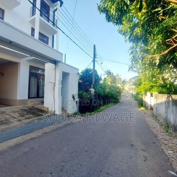 බත්තරමුල්ලේ සුඛෝපභෝගී අංග සම්පූර්ණ නිවසක් විකිණීමට ඇත. (ID: BTH03S)
