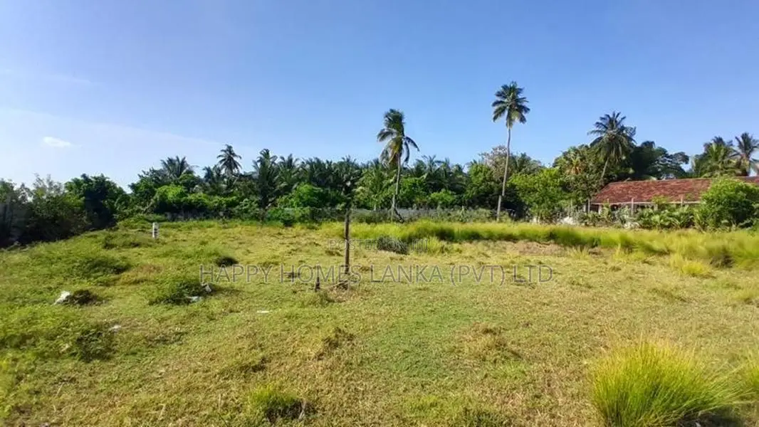 HHL1031 - Lake View Land for Sale in Arayampathy