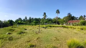 HHL1031 - Lake View Land for Sale in Arayampathy