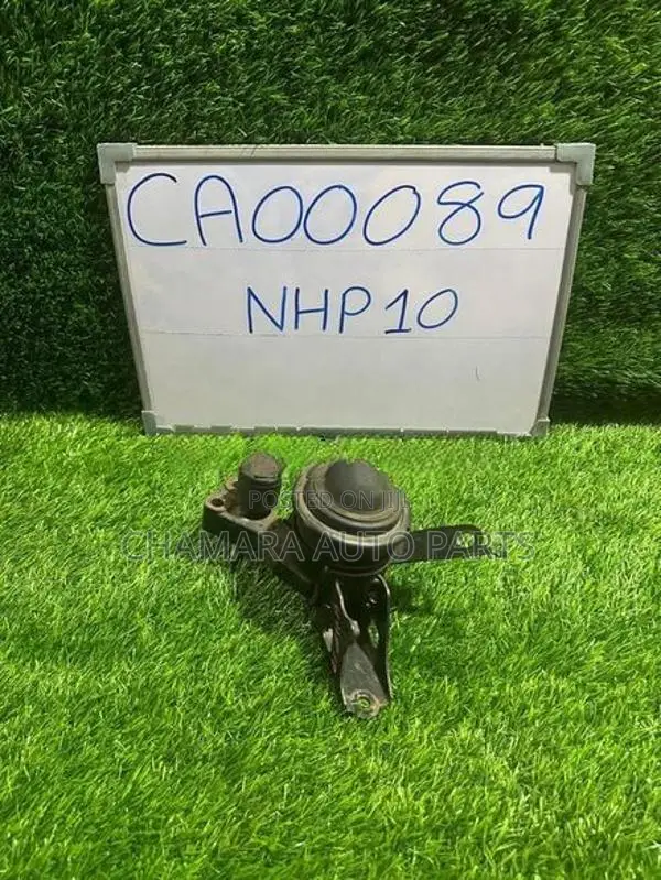 Toyota Aqua (NHP10) Engine Mount