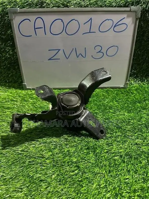 Toyota Prius (ZVW30) Engine Mount