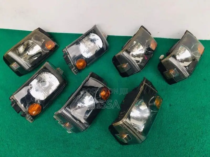 Mitsubishi Minicab U61 Headlight