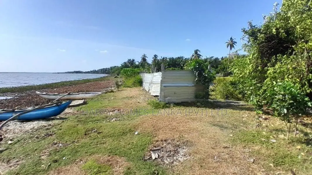 HHL1031 - Lake View Land for Sale in Arayampathy