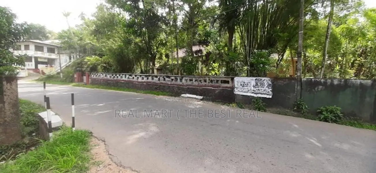 Galle : 86P High Commercial Land for Sale Facing Baddegama Road
