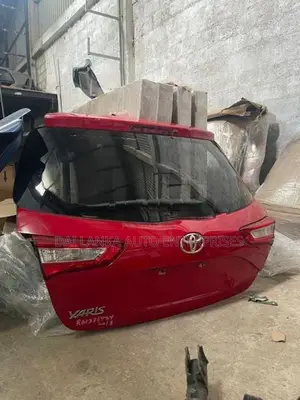 Toyota Vitz KSP130 Dickey Panel