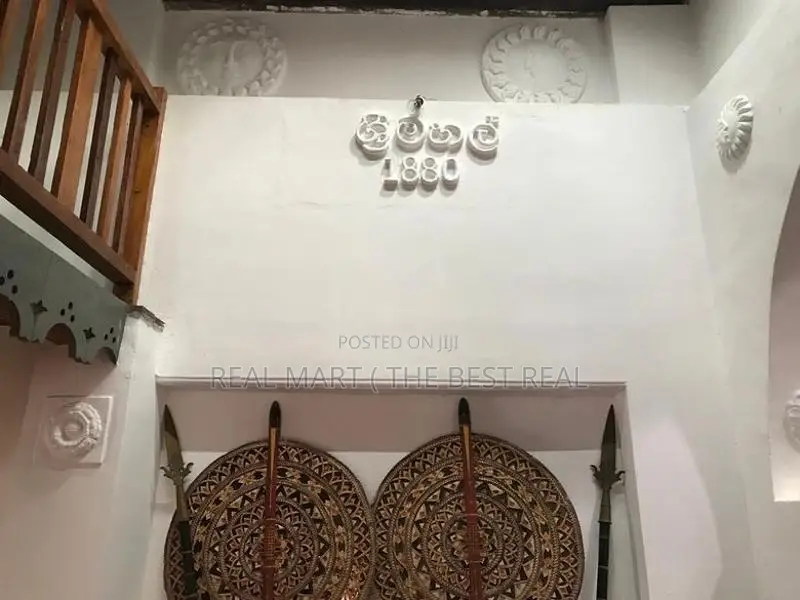 මහනුවර : 10BR (175P) ආකර්ශනීය පැරණි නිවස විකිණීමට
